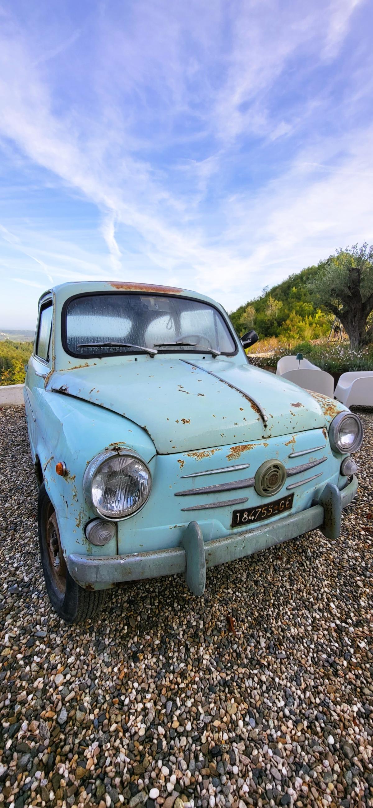 En gammel Fiat 500 som hører til gården  |    Foto:  Wenche - La'mme 
