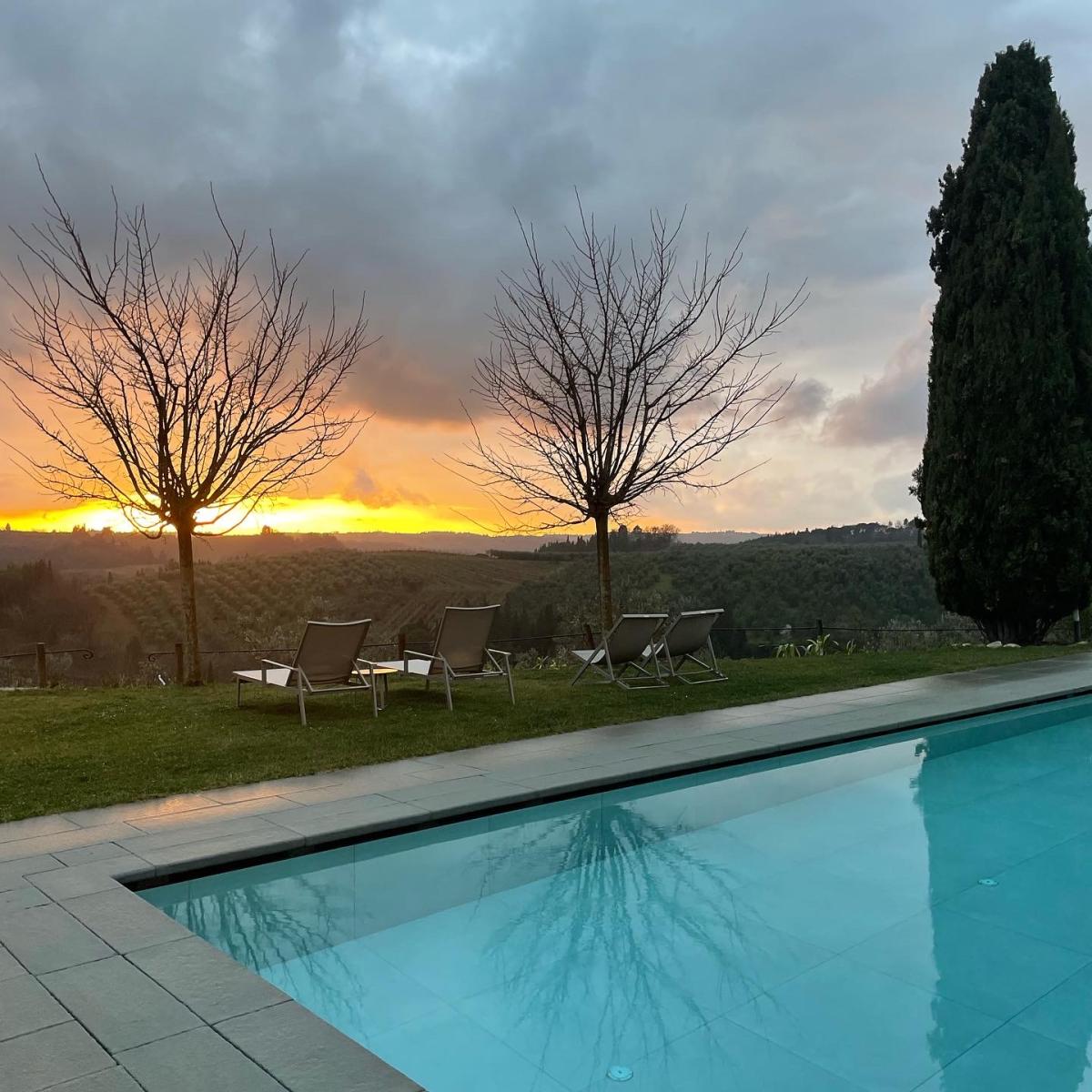 Kveldsvibber - nå er området hvor gresset er fylt med masse planter  |    Foto:  Cascina del Merlo 