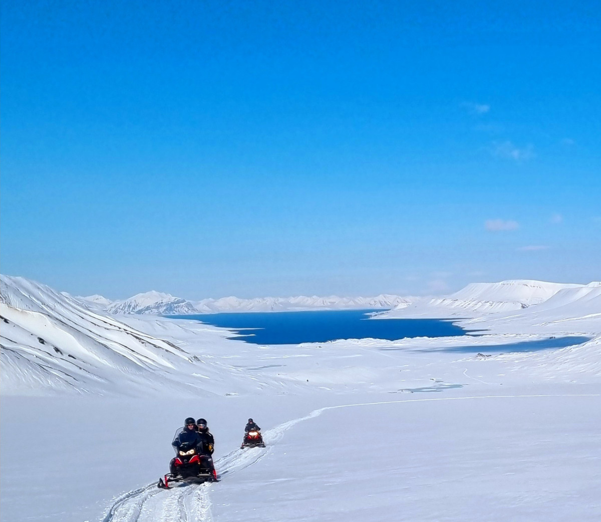     Foto:  Isjord Radio snøscooter - Line  | La'mme skreddersyr 