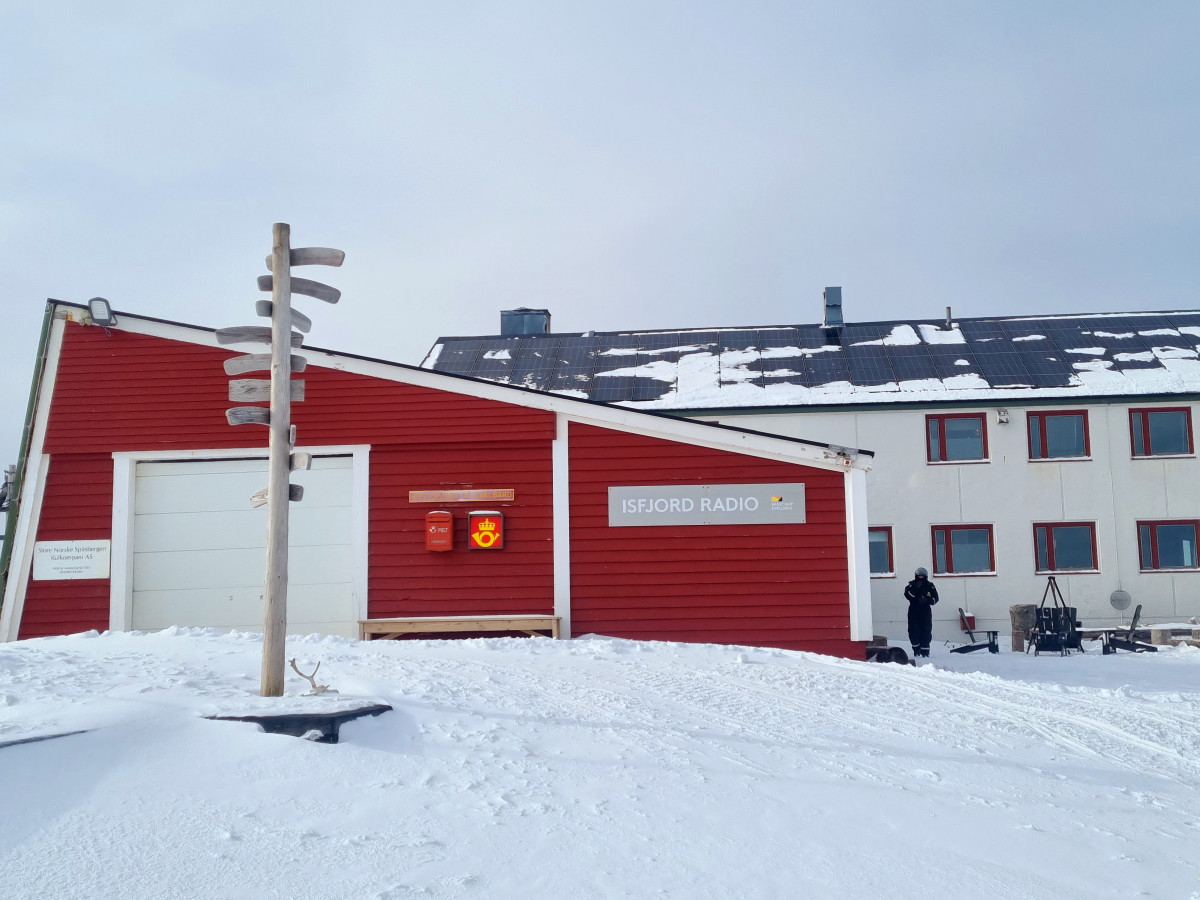     Foto:  Isjord Radio - Line  | La'mme skreddersyr 