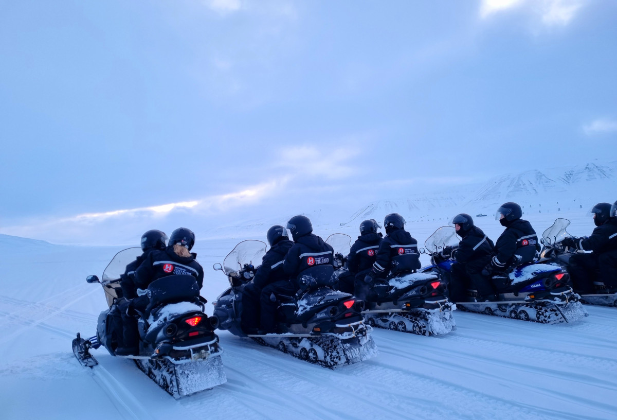     Foto:  Isjord Radio snøscooter - Line  | La'mme skreddersyr 