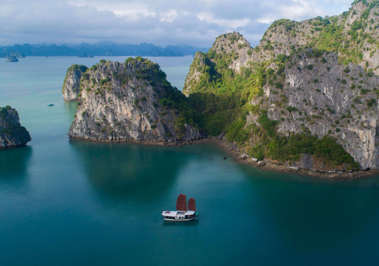Bai Tu Long Bay