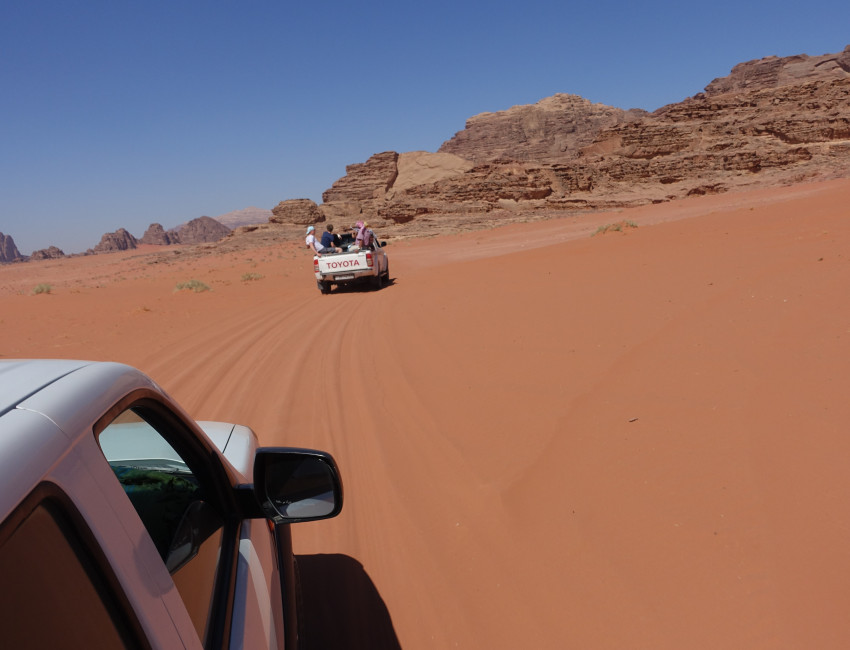 Med jeep inn i Wadi Rum - Jordan