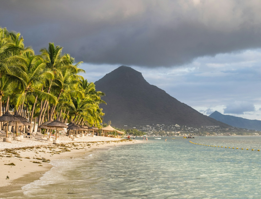 Solnedgang ved Flic en Flac på vestkysten av Mauritius