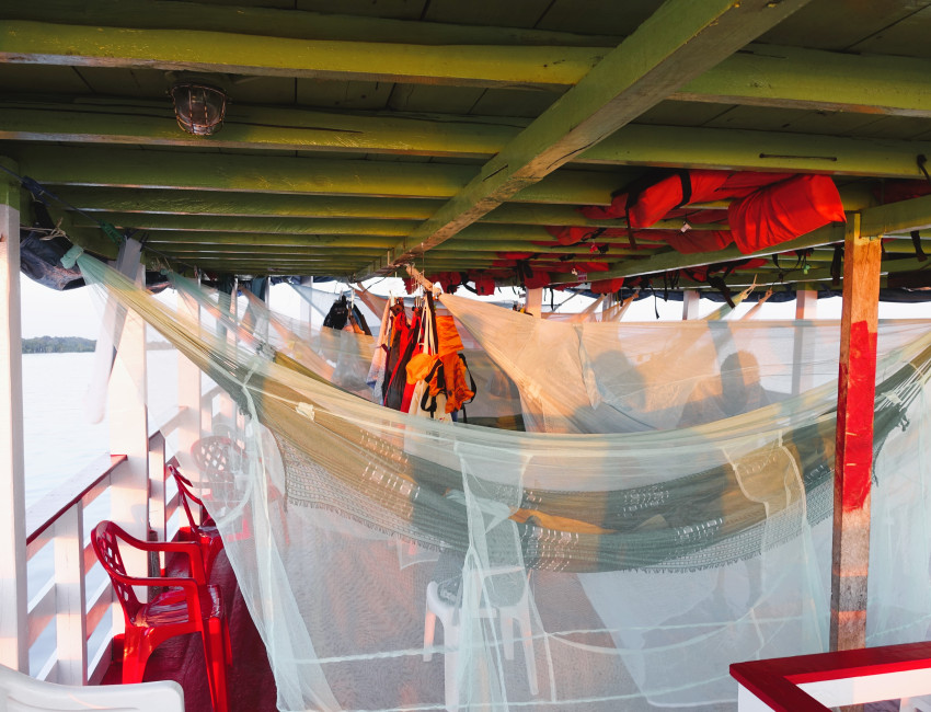 Du sover i hengekøye på dekk - Amazonas - Brasil