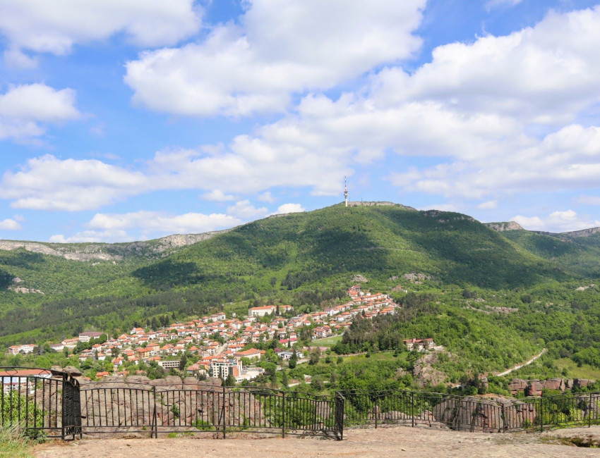 Utsikt mot byen Belogradchik - Bulgaria