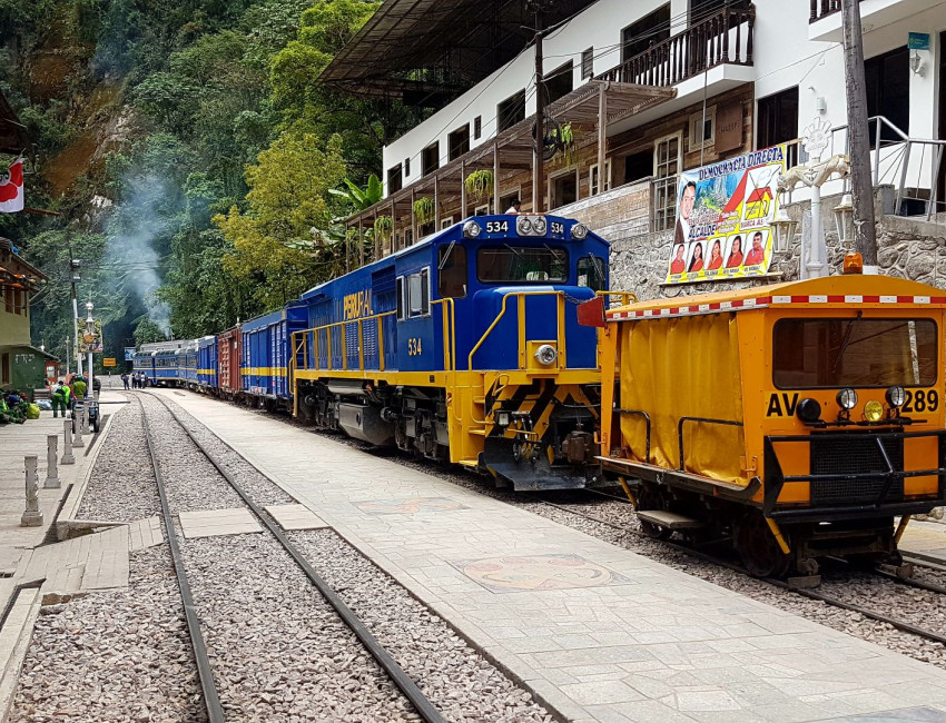 Toget ankommer Aguas Calientes - Peru