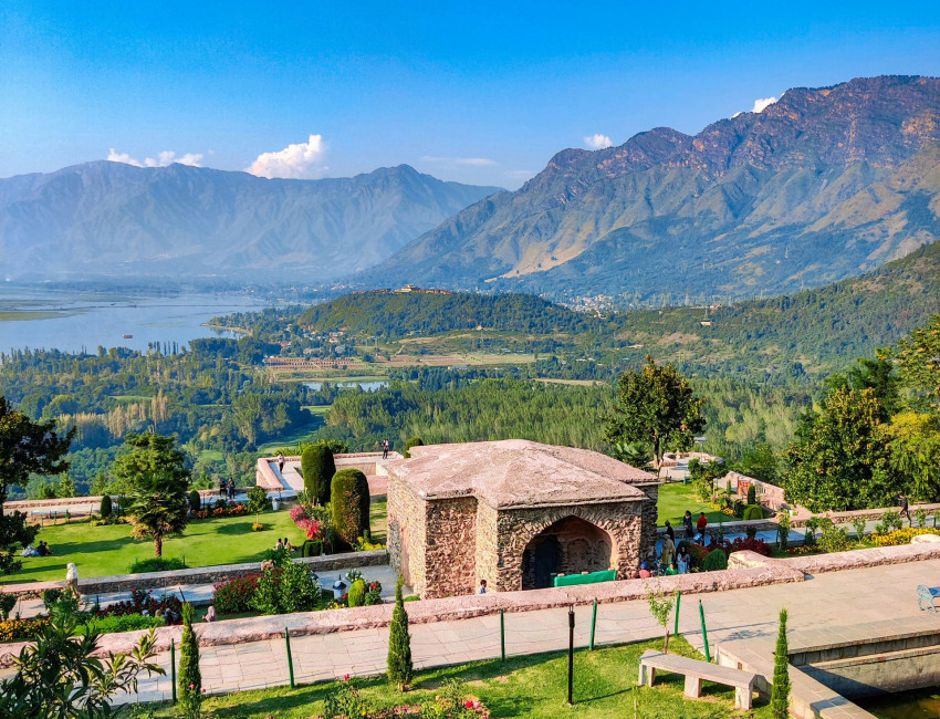 Kashmir - ved foten av Himalaya-fjellene