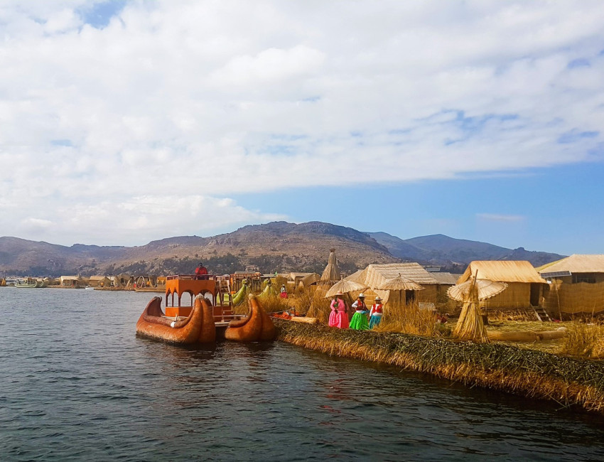 Uros - de flytende sivøyene i Titicacasjøen - Peru