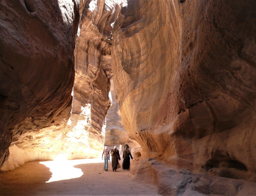 Vandring gjennom siqen i Petra - Jordan